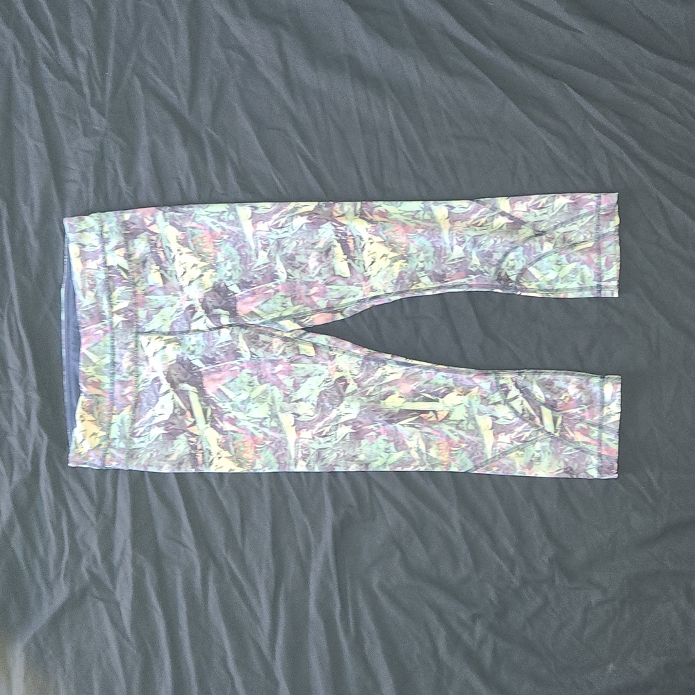 Lululemon Run: Inspire Crop II.  Size 6.